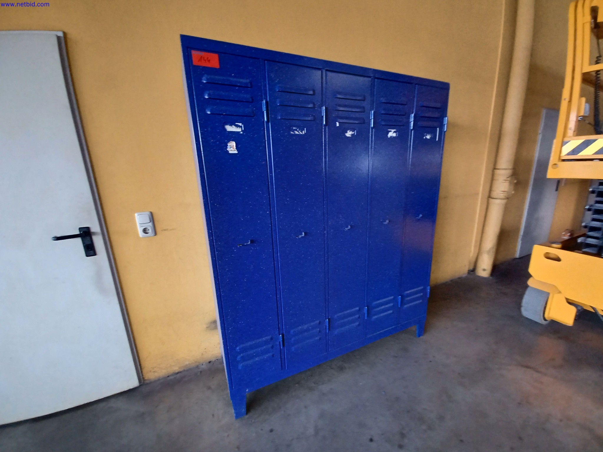 Machines of a lighting manufacturer for metalworking with accessories, continuous painting system, high-bay racking, industrial trucks, vehicles, IT and office equipment-3