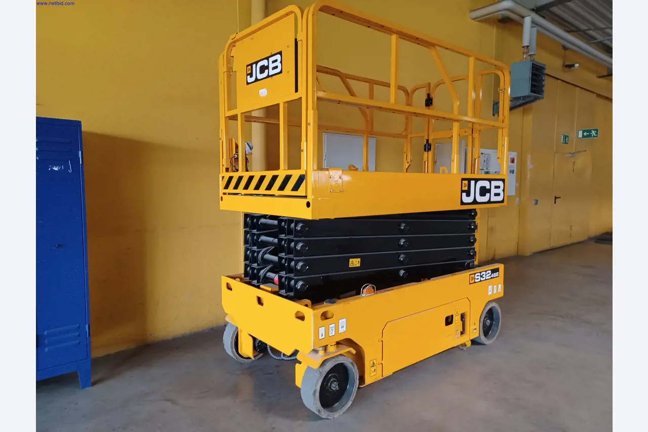 Machines of a lighting manufacturer for metalworking with accessories, continuous painting system, high-bay racking, industrial trucks, vehicles, IT and office equipment-2