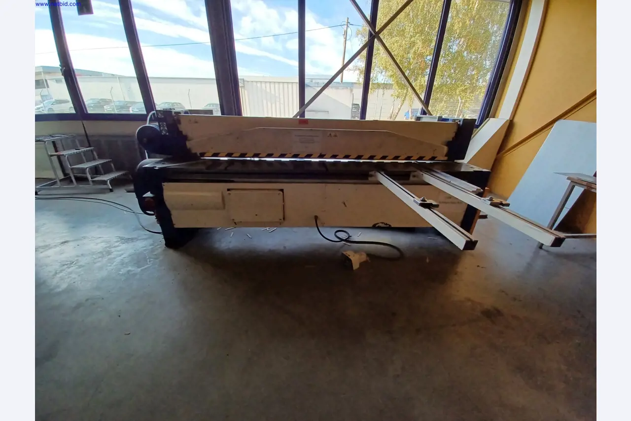 Machines of a lighting manufacturer for metalworking with accessories, continuous painting system, high-bay racking, industrial trucks, vehicles, IT and office equipment-1