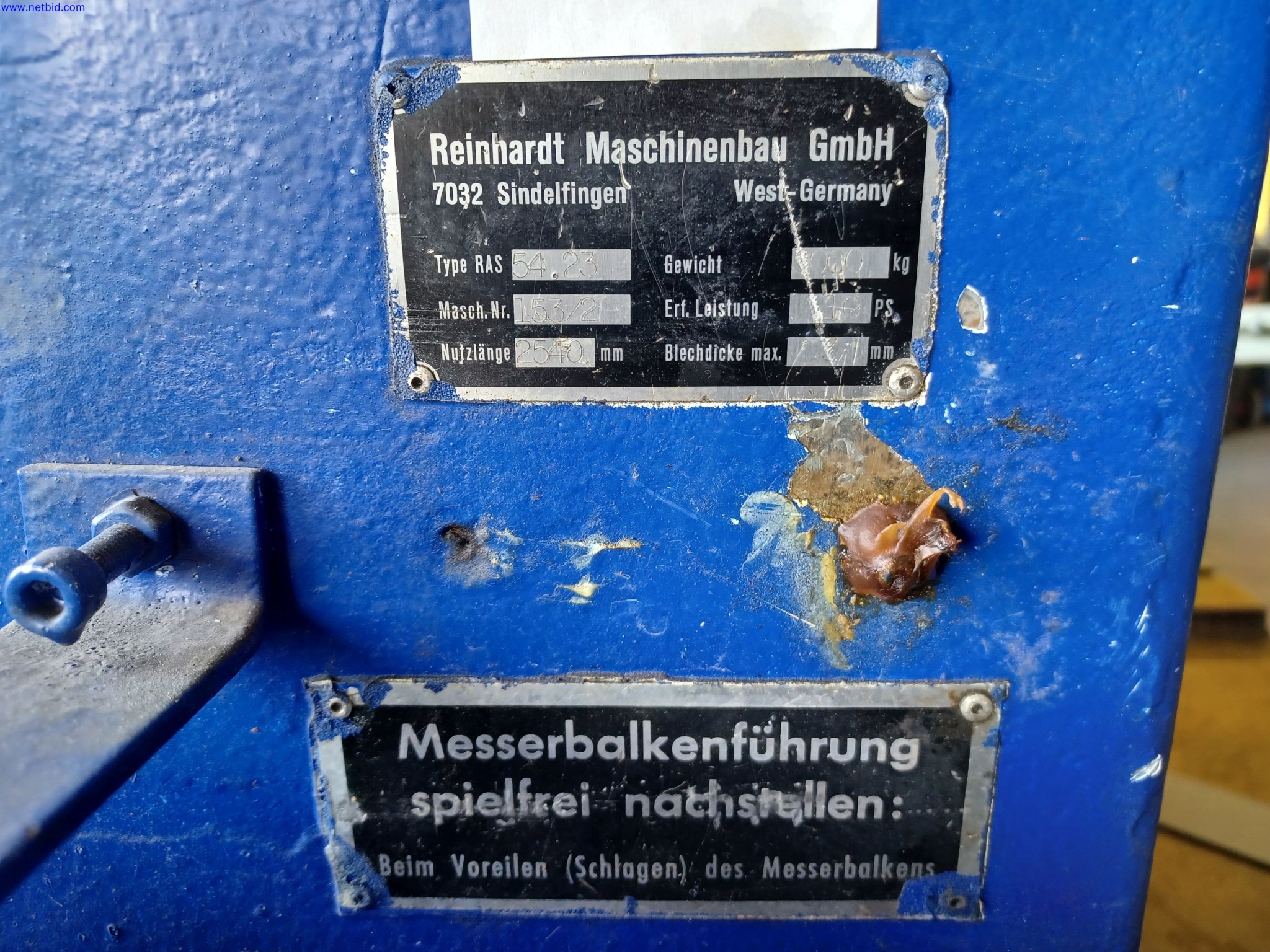 Machines d'un fabricant de luminaires, entre autres pour le travail du métal avec accessoires, installation de peinture en continu, rayonnage en hauteur, véhicules de manutention, véhicules, équipement informatique et de bureau-3