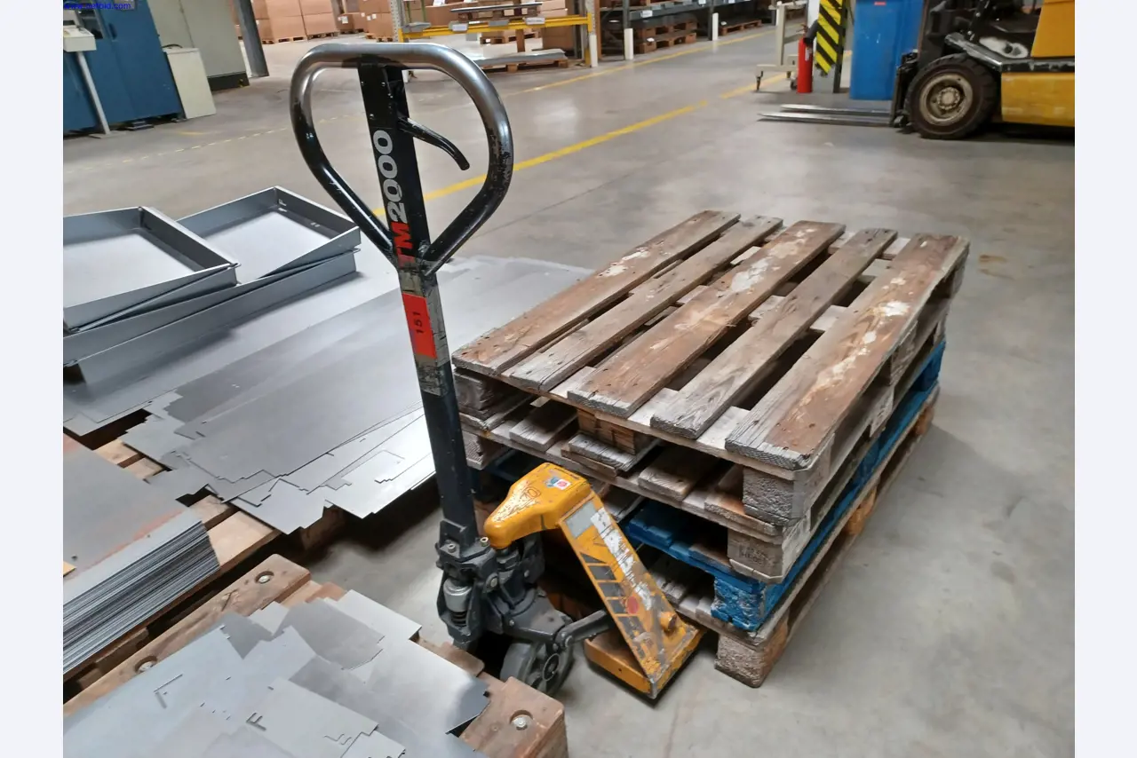 Machines of a lighting manufacturer for metalworking with accessories, continuous painting system, high-bay racking, industrial trucks, vehicles, IT and office equipment-1