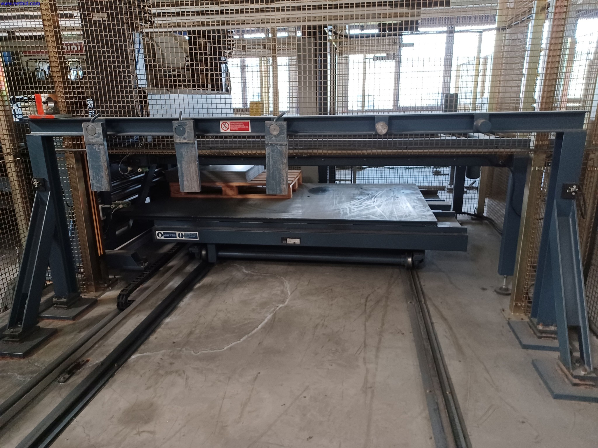 Machines of a lighting manufacturer for metalworking with accessories, continuous painting system, high-bay racking, industrial trucks, vehicles, IT and office equipment-10