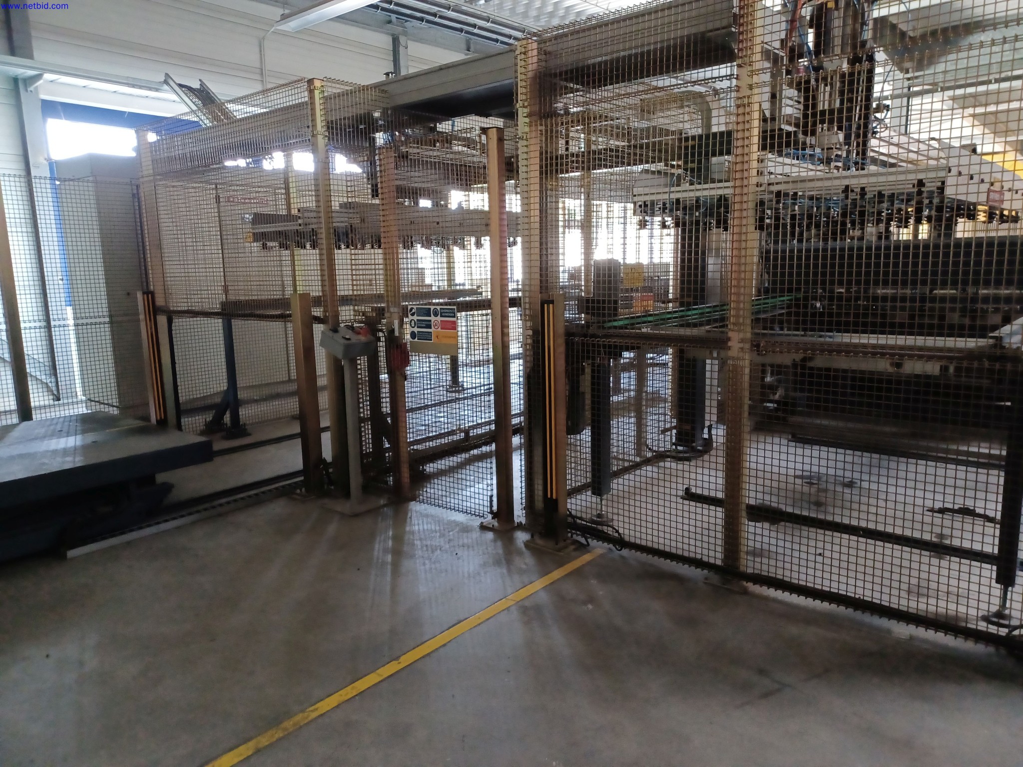 Machines of a lighting manufacturer for metalworking with accessories, continuous painting system, high-bay racking, industrial trucks, vehicles, IT and office equipment-15