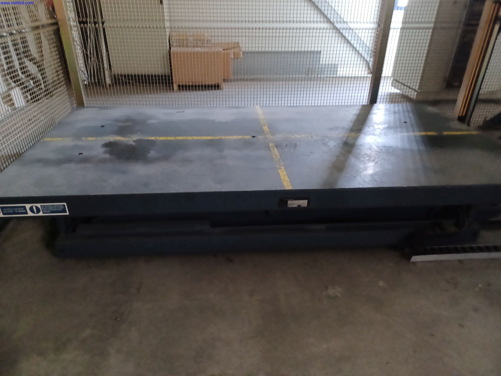 Machines of a lighting manufacturer for metalworking with accessories, continuous painting system, high-bay racking, industrial trucks, vehicles, IT and office equipment-16