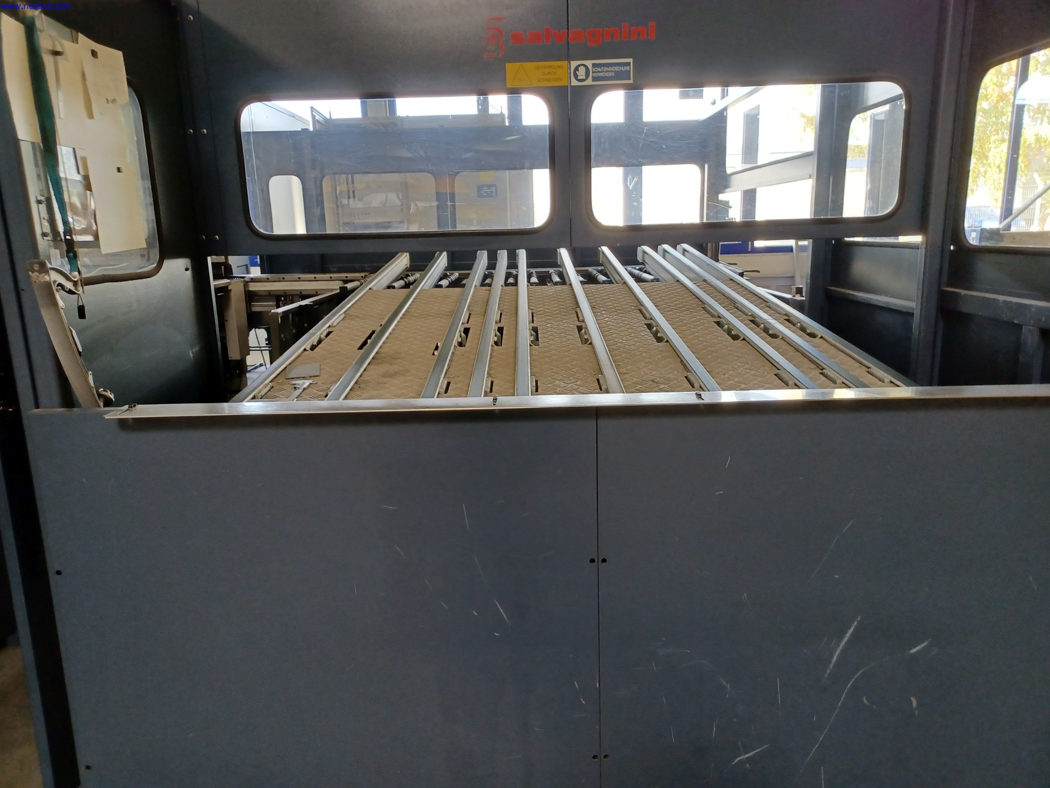 Machines of a lighting manufacturer for metalworking with accessories, continuous painting system, high-bay racking, industrial trucks, vehicles, IT and office equipment-2