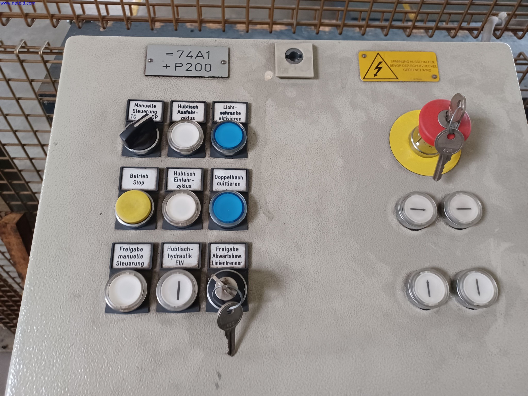 Machines of a lighting manufacturer for metalworking with accessories, continuous painting system, high-bay racking, industrial trucks, vehicles, IT and office equipment-5