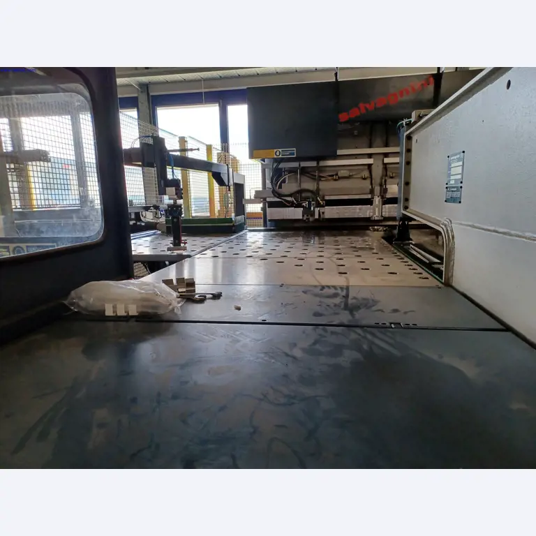 Machines of a lighting manufacturer for metalworking with accessories, continuous painting system, high-bay racking, industrial trucks, vehicles, IT and office equipment-6