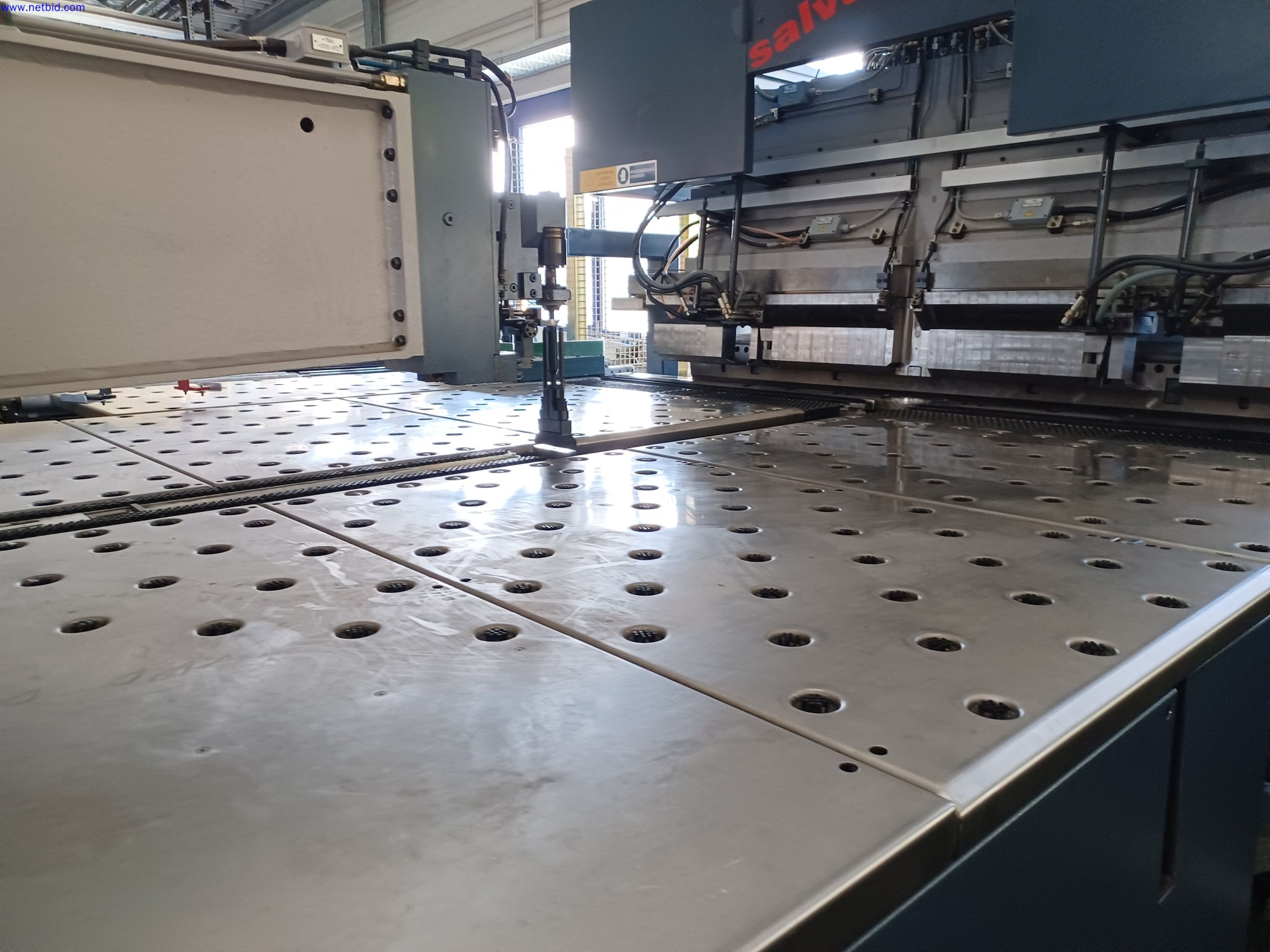 Machines of a lighting manufacturer for metalworking with accessories, continuous painting system, high-bay racking, industrial trucks, vehicles, IT and office equipment-7