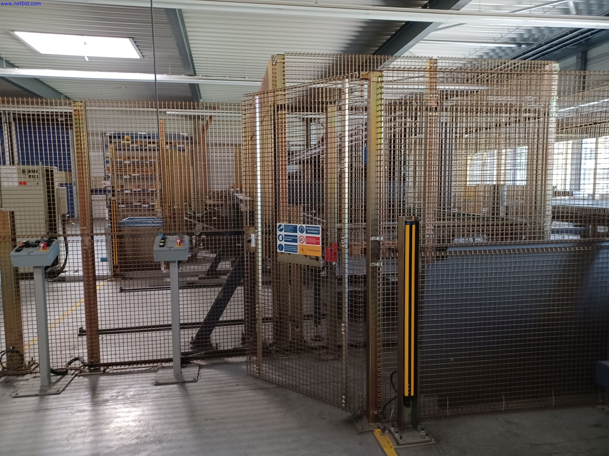 Machines of a lighting manufacturer for metalworking with accessories, continuous painting system, high-bay racking, industrial trucks, vehicles, IT and office equipment-9