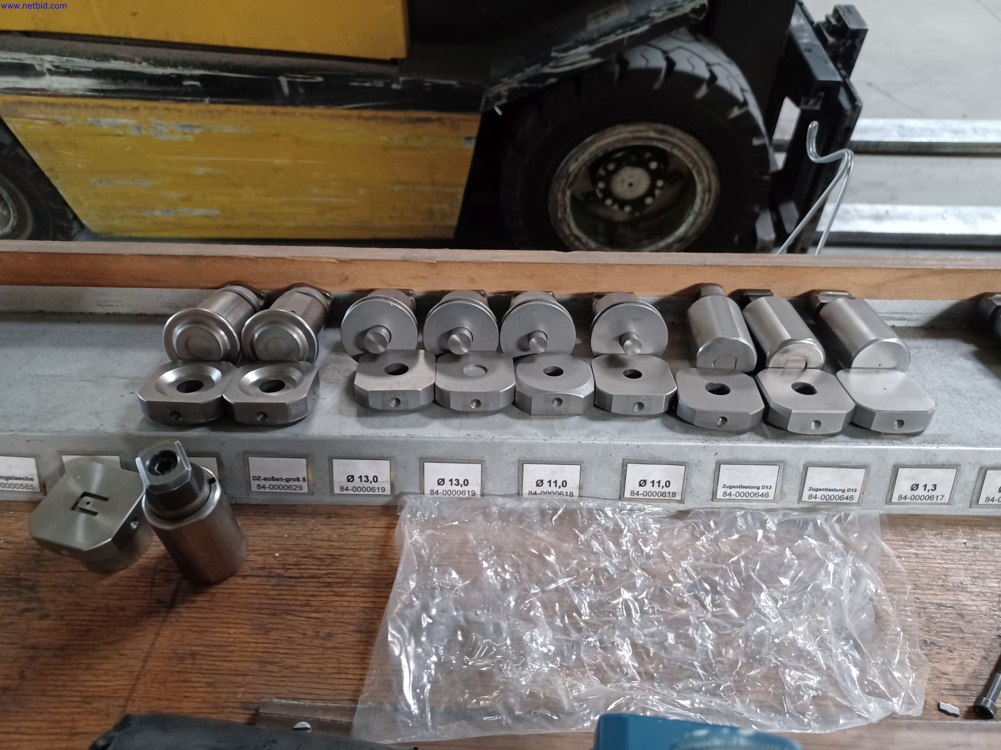 Machines of a lighting manufacturer for metalworking with accessories, continuous painting system, high-bay racking, industrial trucks, vehicles, IT and office equipment-2