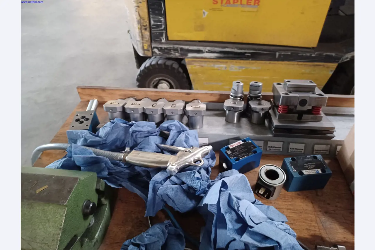 Machines of a lighting manufacturer for metalworking with accessories, continuous painting system, high-bay racking, industrial trucks, vehicles, IT and office equipment-3