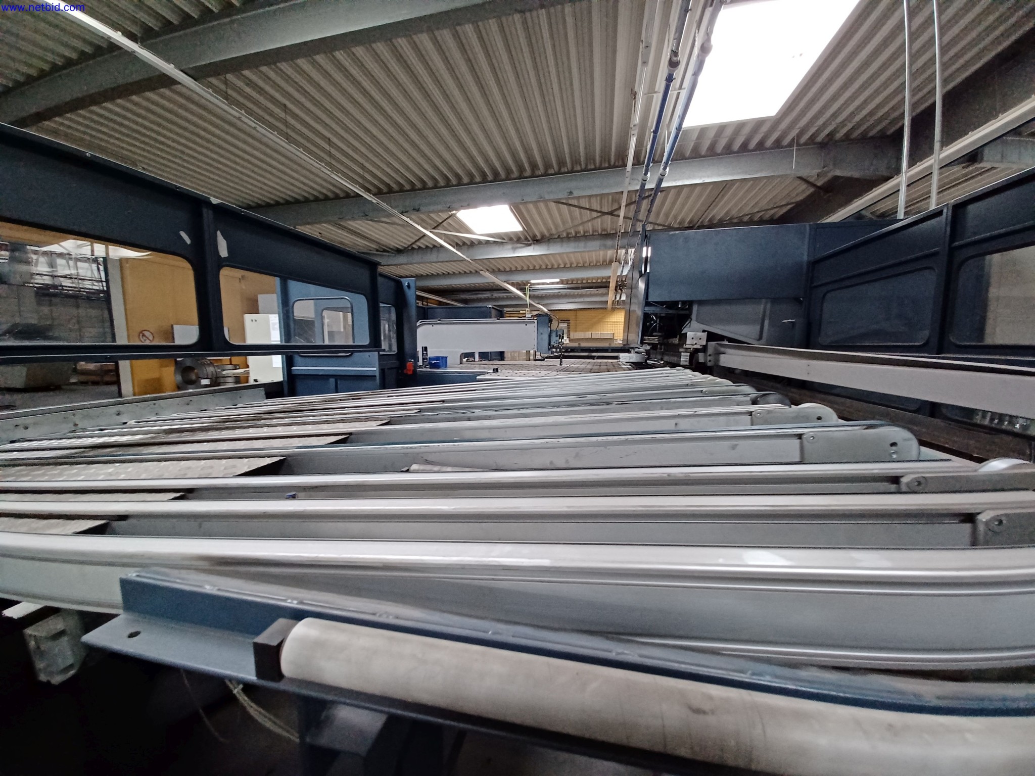 Machines of a lighting manufacturer for metalworking with accessories, continuous painting system, high-bay racking, industrial trucks, vehicles, IT and office equipment-10