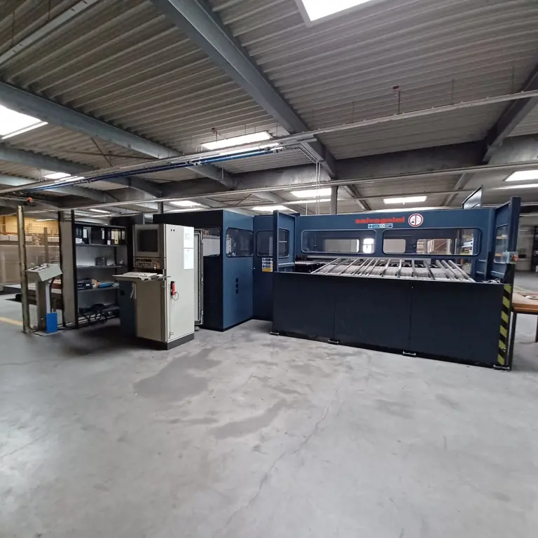 Fully automatic sheet metal processing system Salvagnini