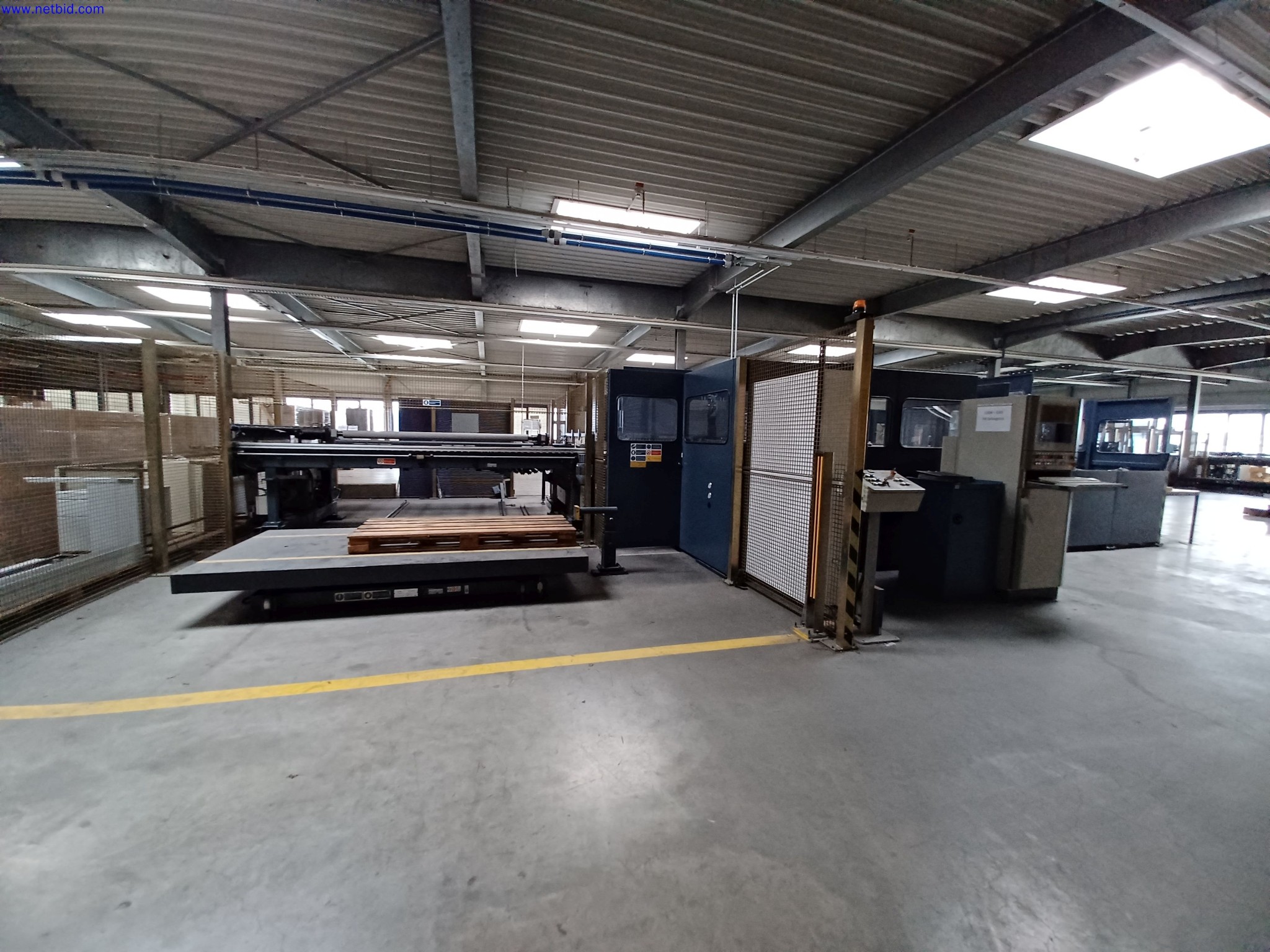 Machines of a lighting manufacturer for metalworking with accessories, continuous painting system, high-bay racking, industrial trucks, vehicles, IT and office equipment-2