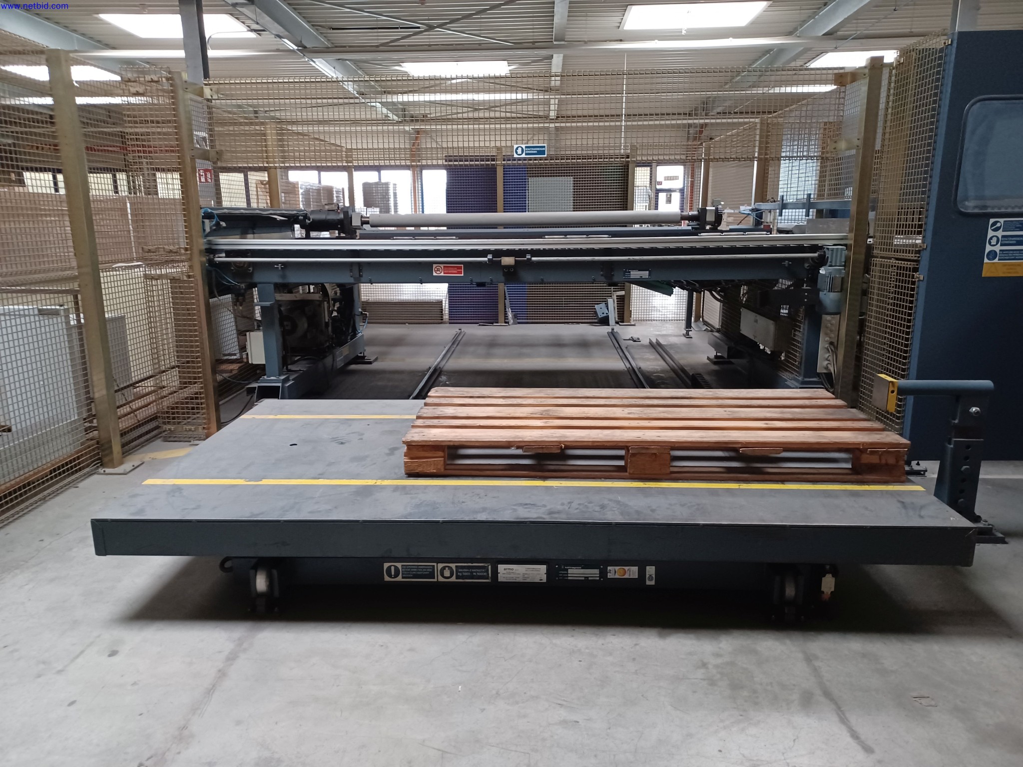 Machines of a lighting manufacturer for metalworking with accessories, continuous painting system, high-bay racking, industrial trucks, vehicles, IT and office equipment-3