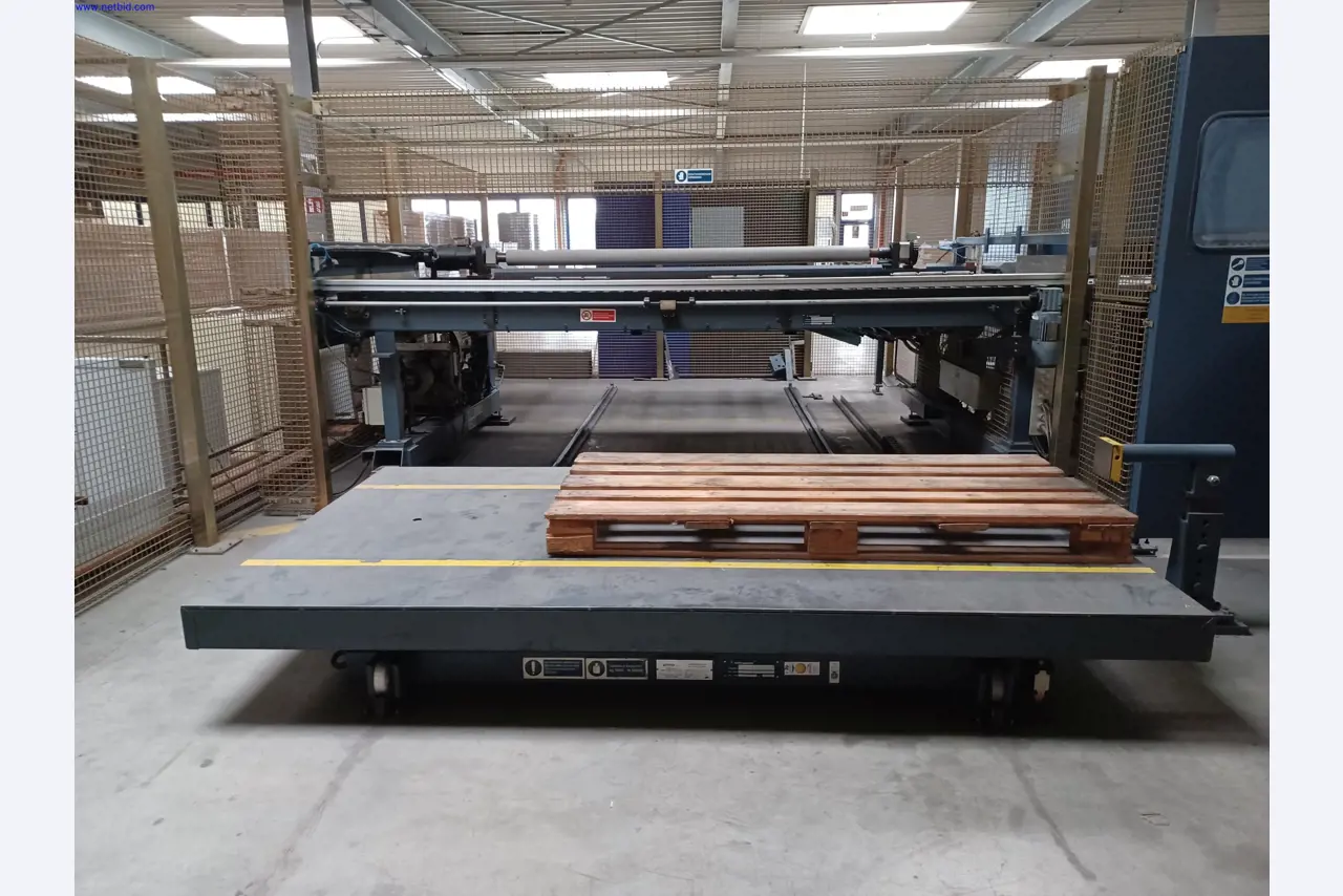 Machines of a lighting manufacturer for metalworking with accessories, continuous painting system, high-bay racking, industrial trucks, vehicles, IT and office equipment-3