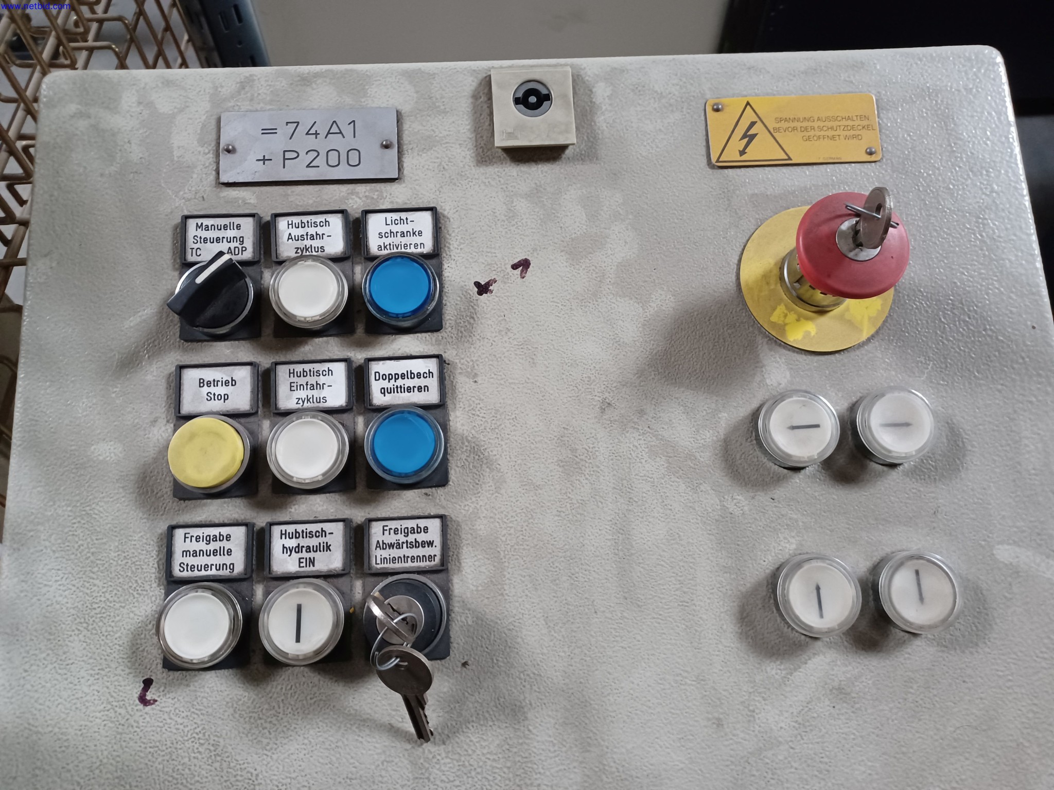 Machines of a lighting manufacturer for metalworking with accessories, continuous painting system, high-bay racking, industrial trucks, vehicles, IT and office equipment-5