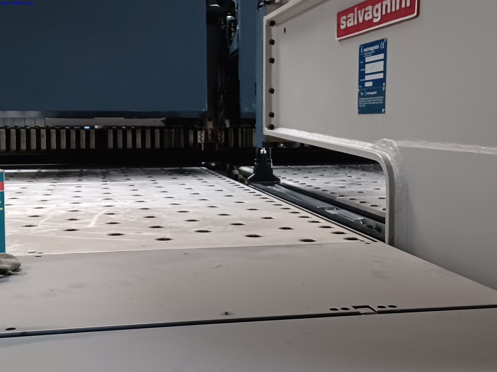 Machines of a lighting manufacturer for metalworking with accessories, continuous painting system, high-bay racking, industrial trucks, vehicles, IT and office equipment-7