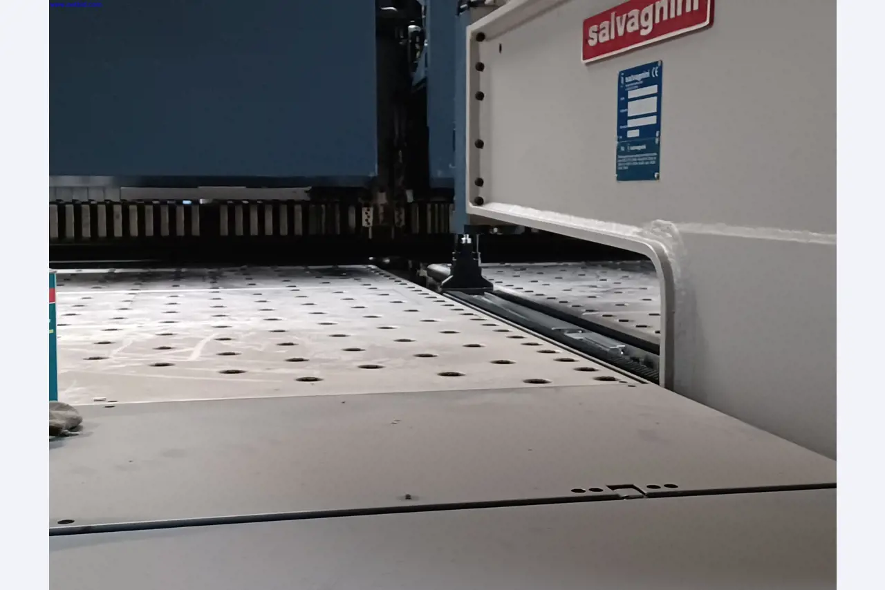 Machines of a lighting manufacturer for metalworking with accessories, continuous painting system, high-bay racking, industrial trucks, vehicles, IT and office equipment-7