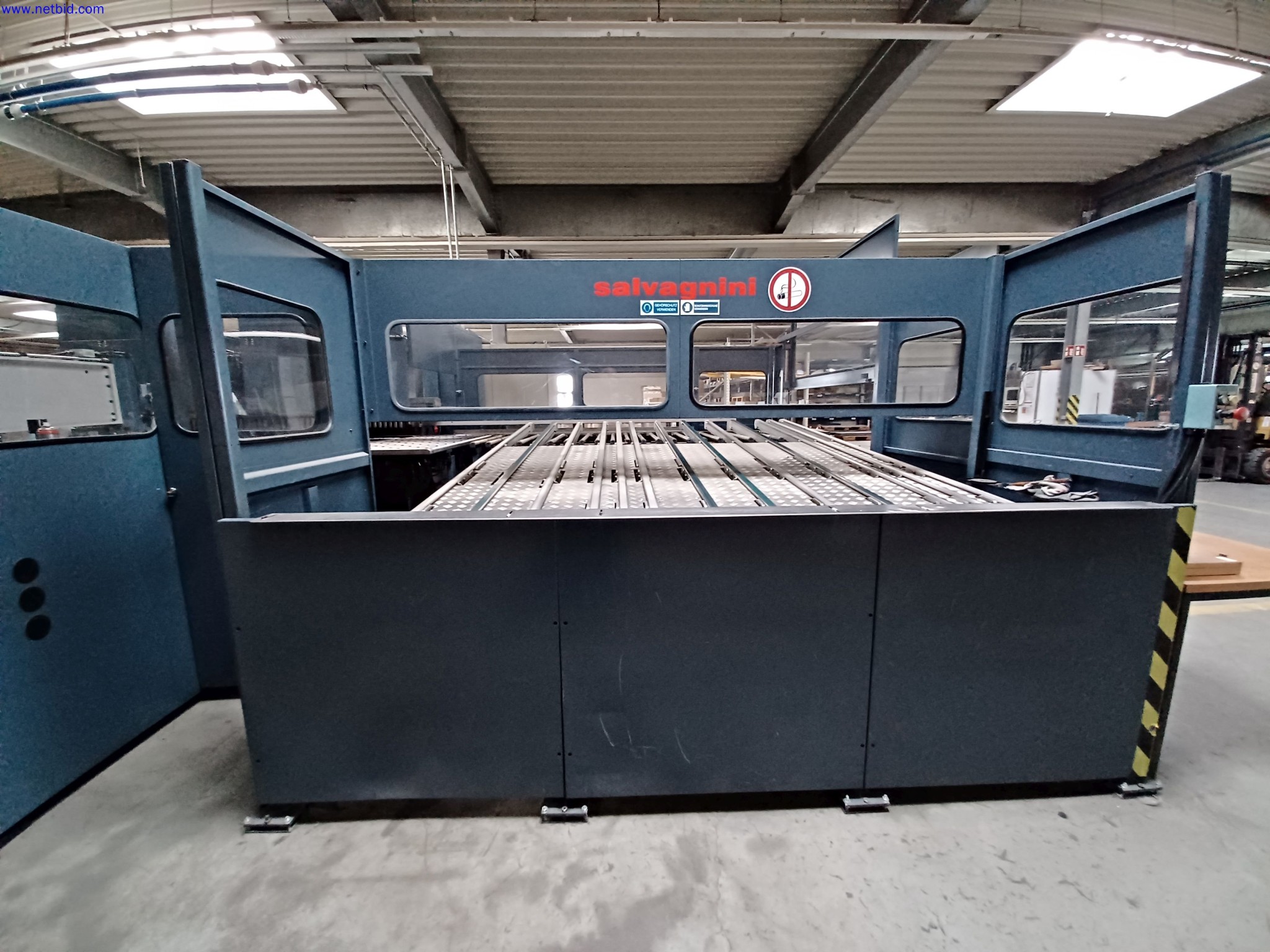 Machines of a lighting manufacturer for metalworking with accessories, continuous painting system, high-bay racking, industrial trucks, vehicles, IT and office equipment-9