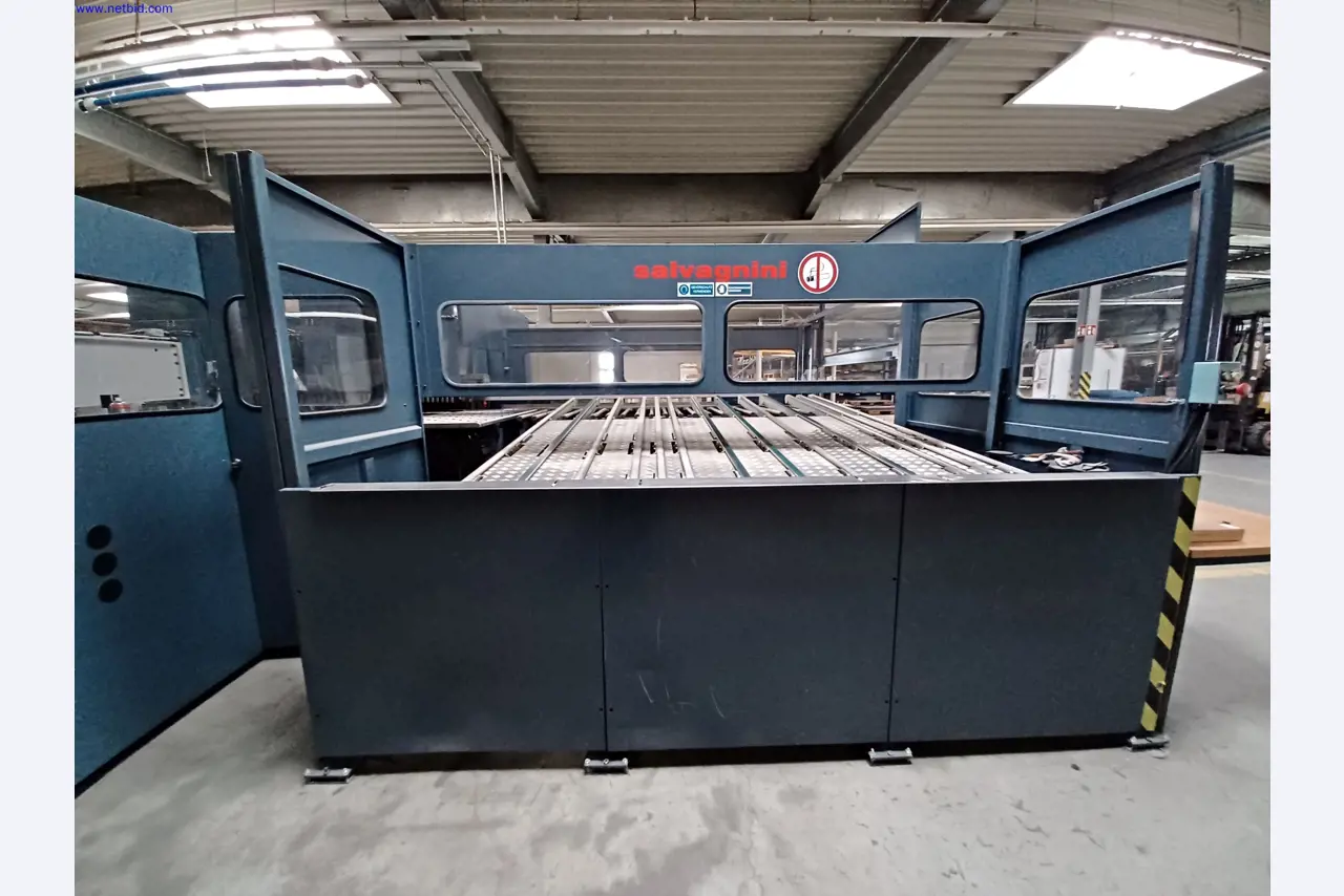 Machines of a lighting manufacturer for metalworking with accessories, continuous painting system, high-bay racking, industrial trucks, vehicles, IT and office equipment-9