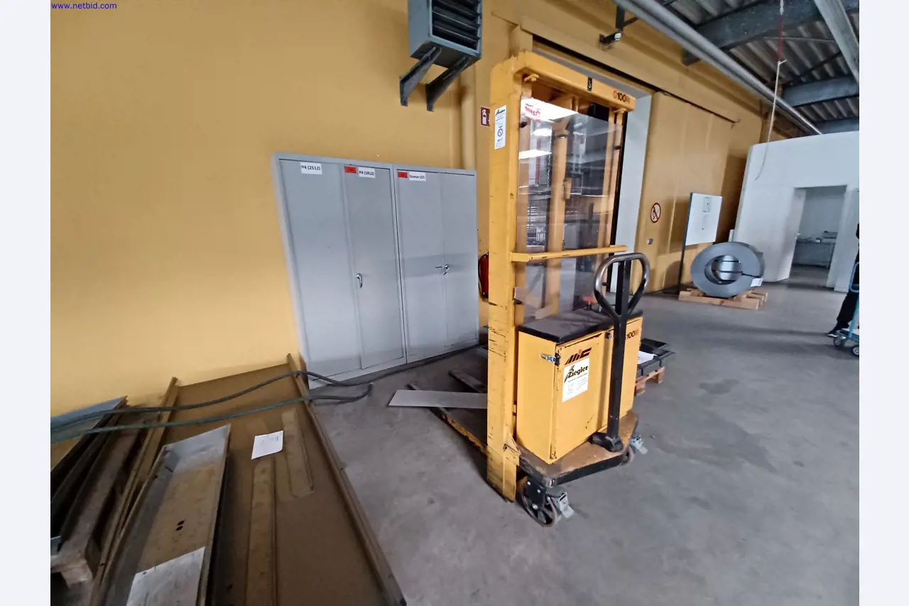 Machines of a lighting manufacturer for metalworking with accessories, continuous painting system, high-bay racking, industrial trucks, vehicles, IT and office equipment-1