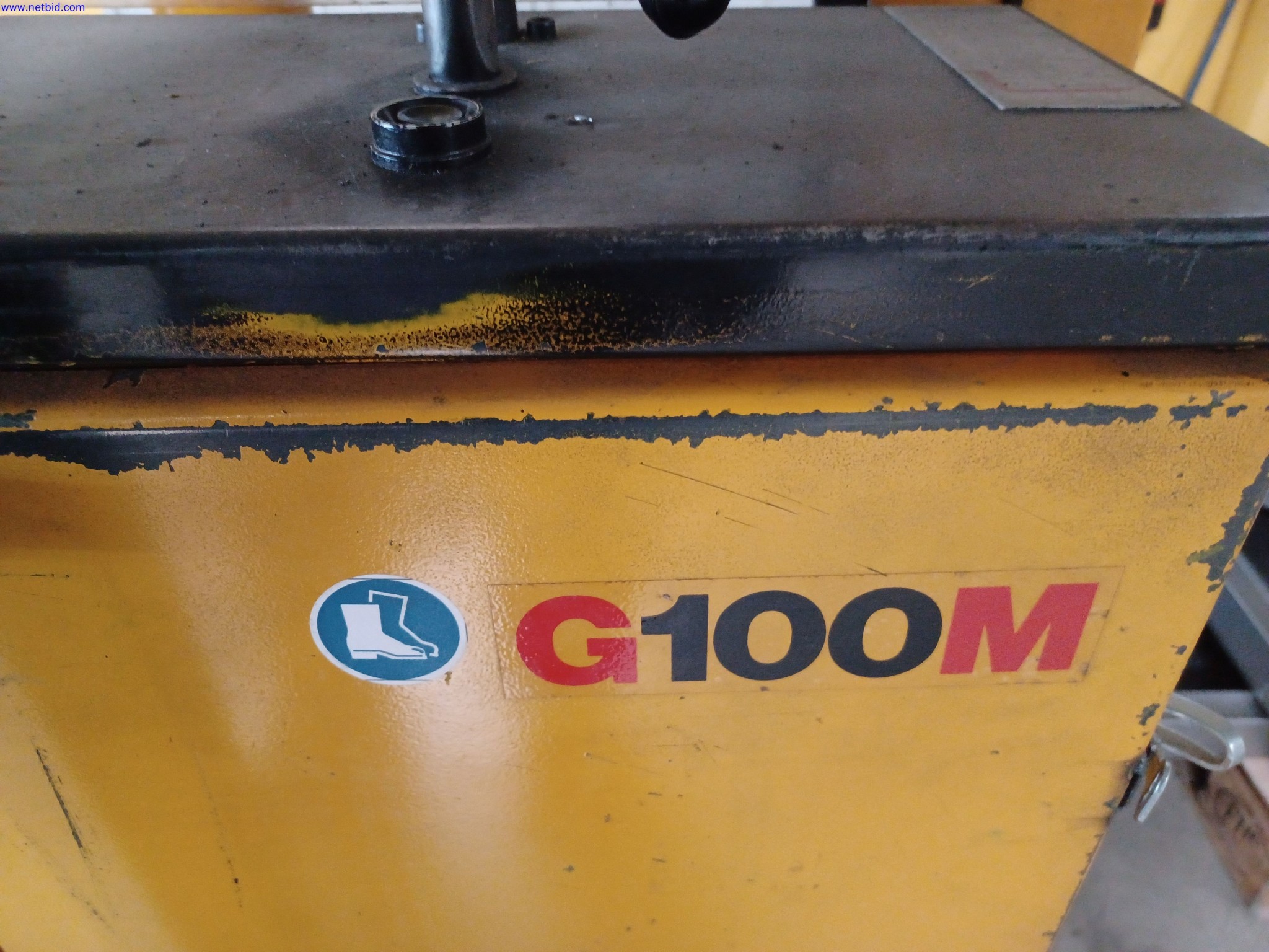 Stroji proizvajalca razsvetljave, vključno s stroji za obdelavo kovin z dodatki, sistemom za neprekinjeno barvanje, visokimi regali, industrijskimi tovornjaki, vozili, informacijsko in pisarniško opremo-2