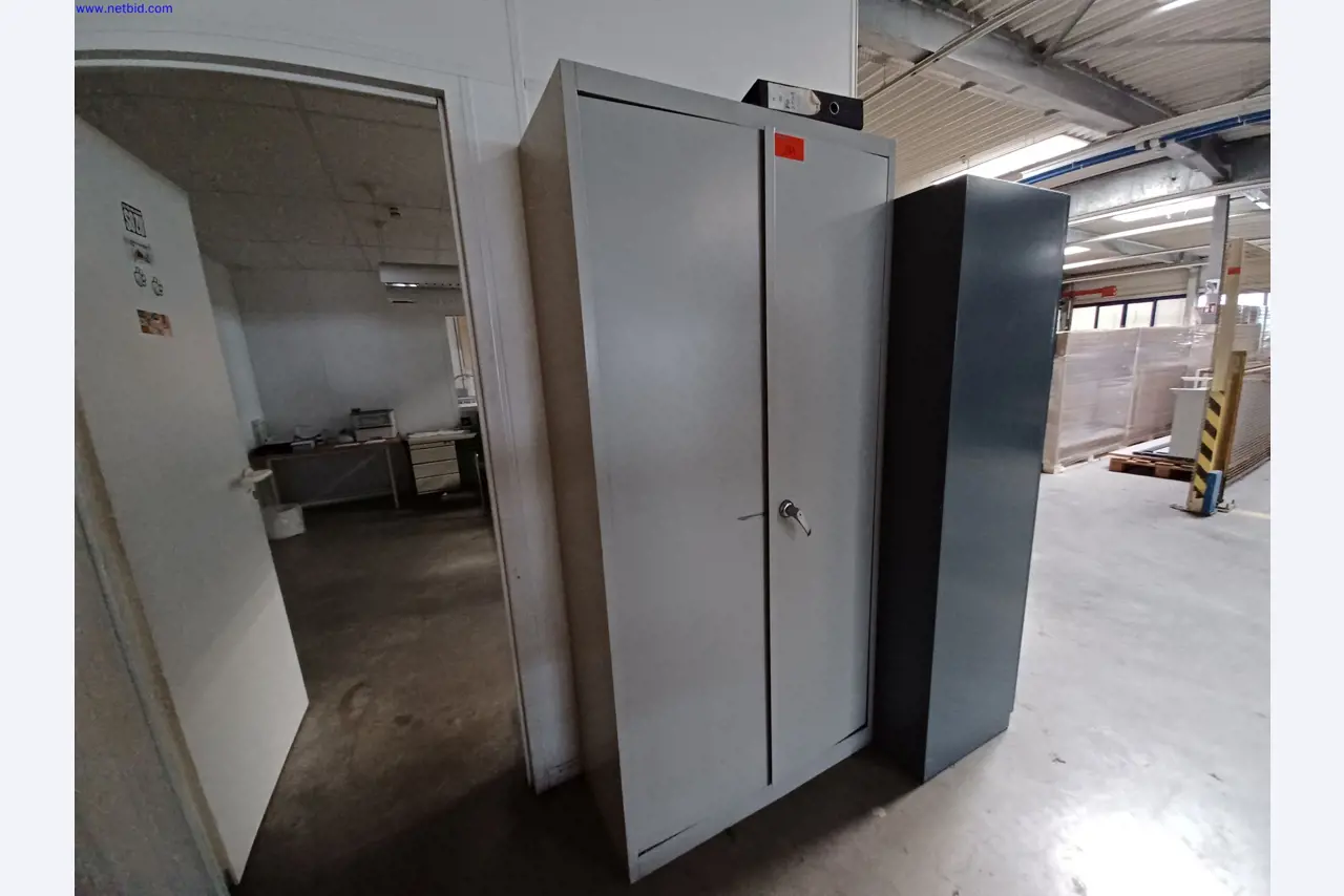 Machines of a lighting manufacturer for metalworking with accessories, continuous painting system, high-bay racking, industrial trucks, vehicles, IT and office equipment-2