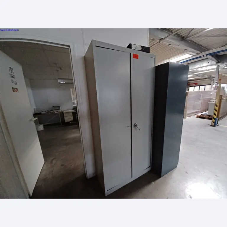 Machines of a lighting manufacturer for metalworking with accessories, continuous painting system, high-bay racking, industrial trucks, vehicles, IT and office equipment-2