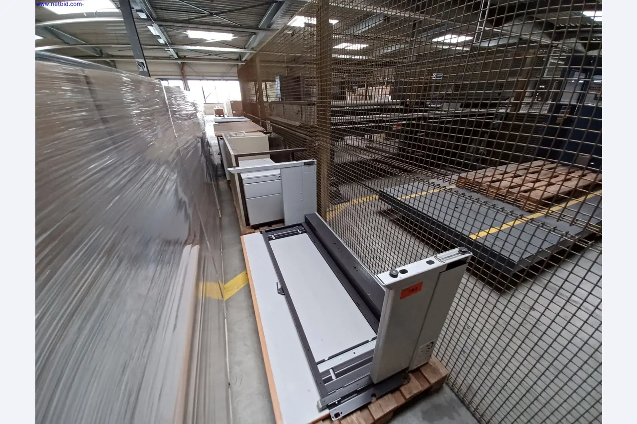 Machines of a lighting manufacturer for metalworking with accessories, continuous painting system, high-bay racking, industrial trucks, vehicles, IT and office equipment-1