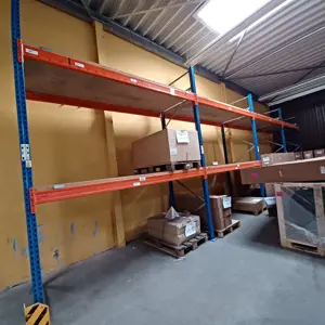12 lfm. Heavy duty shelving