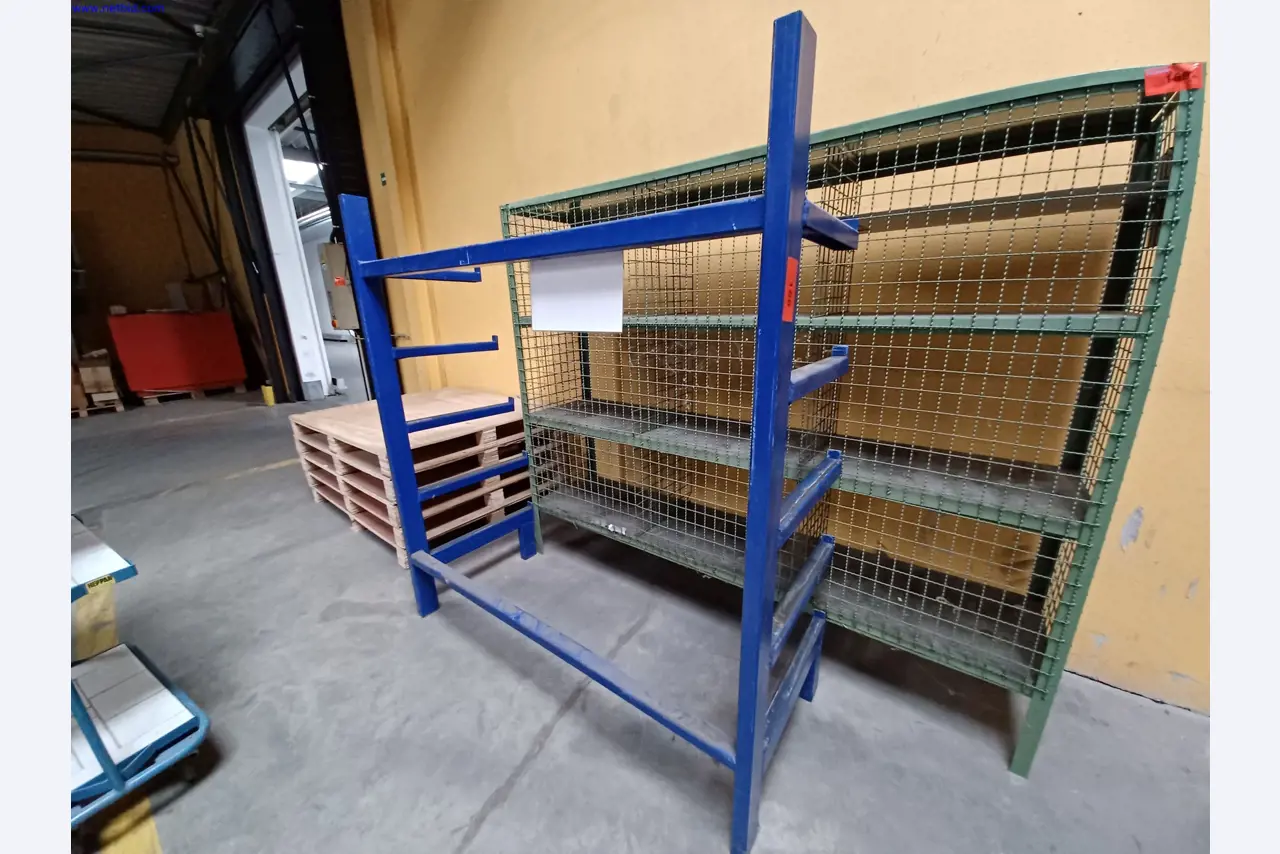 Máquinas de un fabricante de iluminación, incluso para la metalurgia con accesorios, sistema de pintura continua, estanterías altas, carretillas industriales, vehículos, equipos informáticos y de oficina.-1