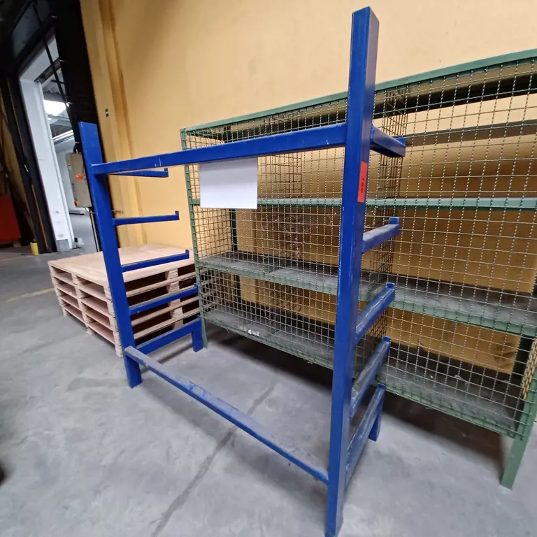 Cantilever rack