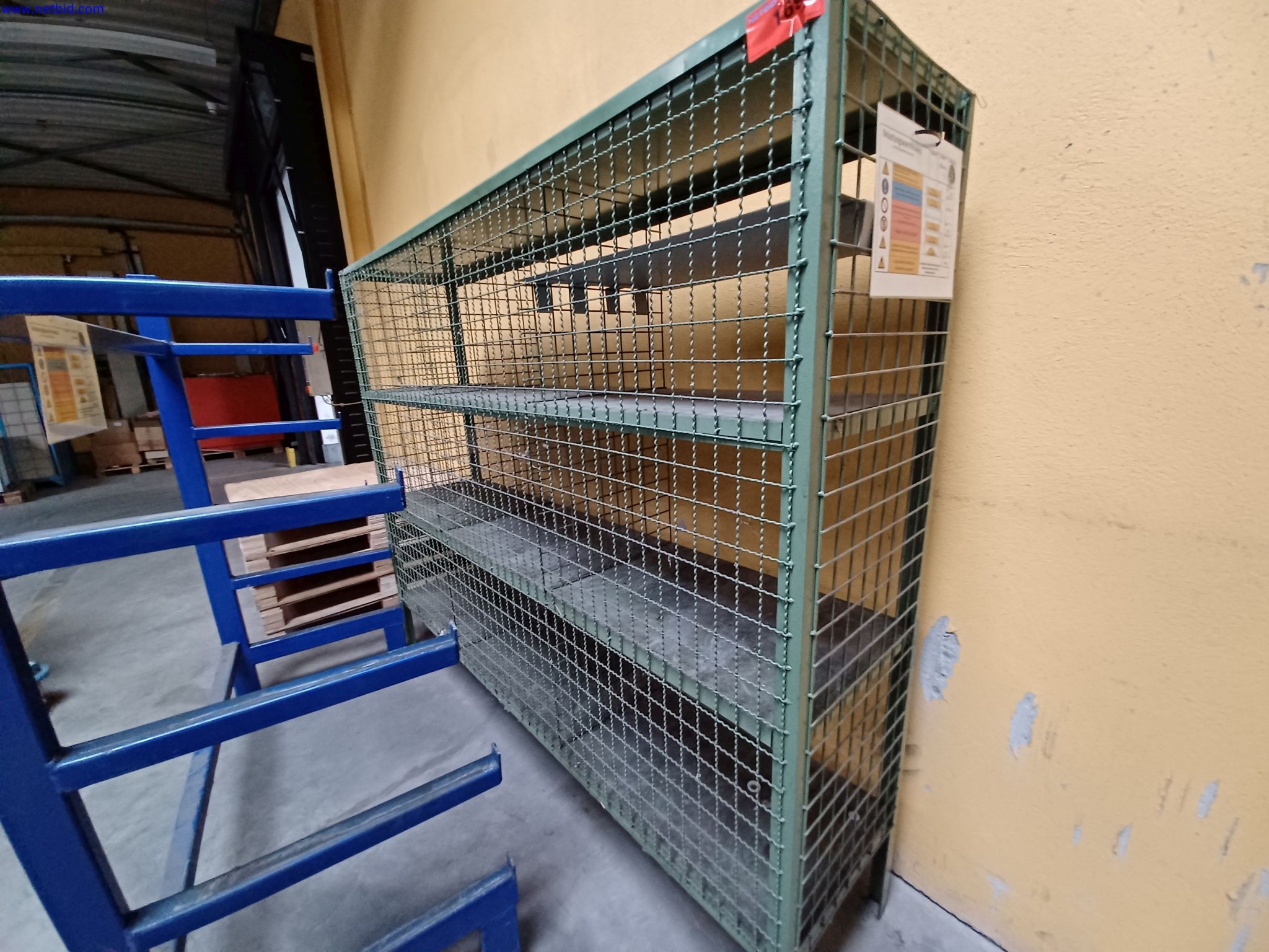 Machines of a lighting manufacturer for metalworking with accessories, continuous painting system, high-bay racking, industrial trucks, vehicles, IT and office equipment-1