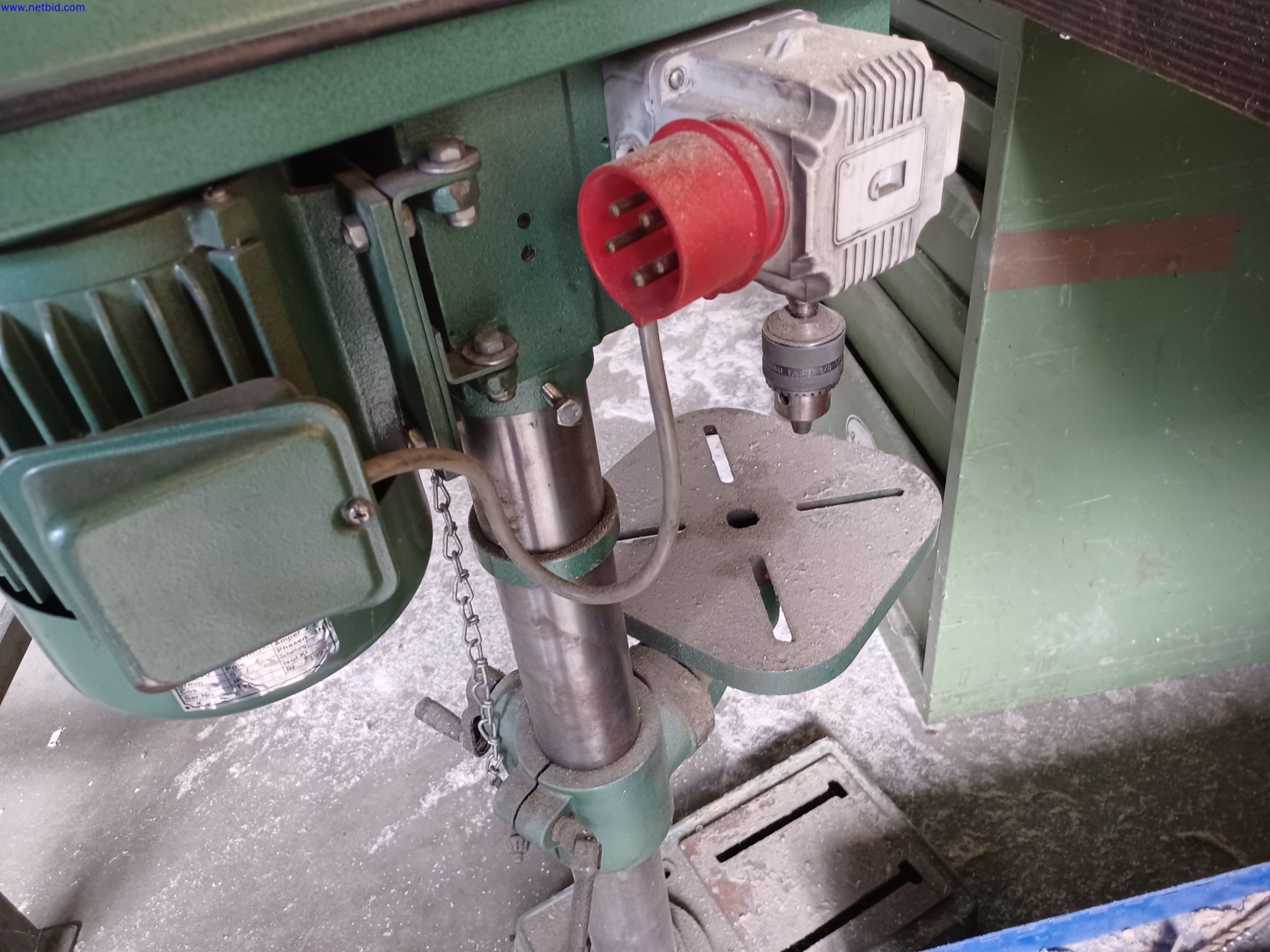 Machines of a lighting manufacturer for metalworking with accessories, continuous painting system, high-bay racking, industrial trucks, vehicles, IT and office equipment-2