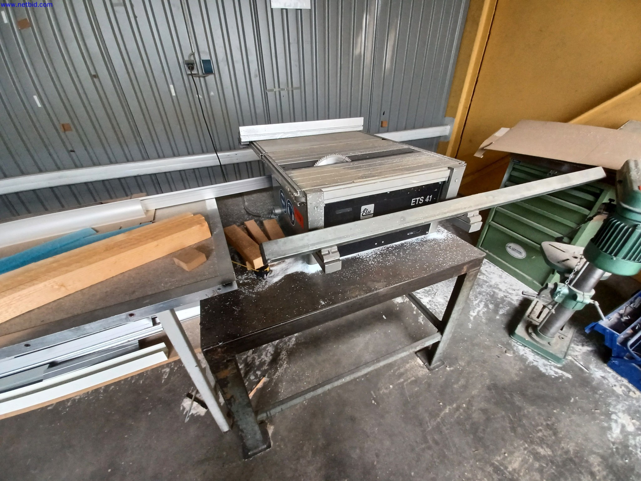 Machines of a lighting manufacturer for metalworking with accessories, continuous painting system, high-bay racking, industrial trucks, vehicles, IT and office equipment-1