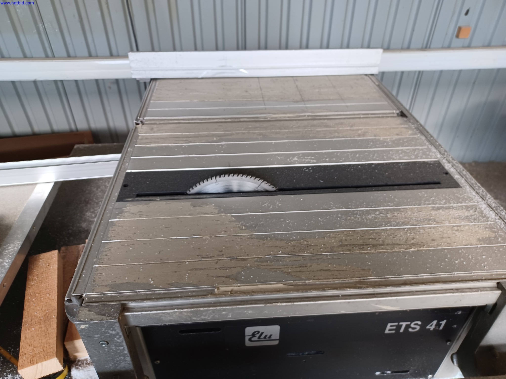 Machines of a lighting manufacturer for metalworking with accessories, continuous painting system, high-bay racking, industrial trucks, vehicles, IT and office equipment-3