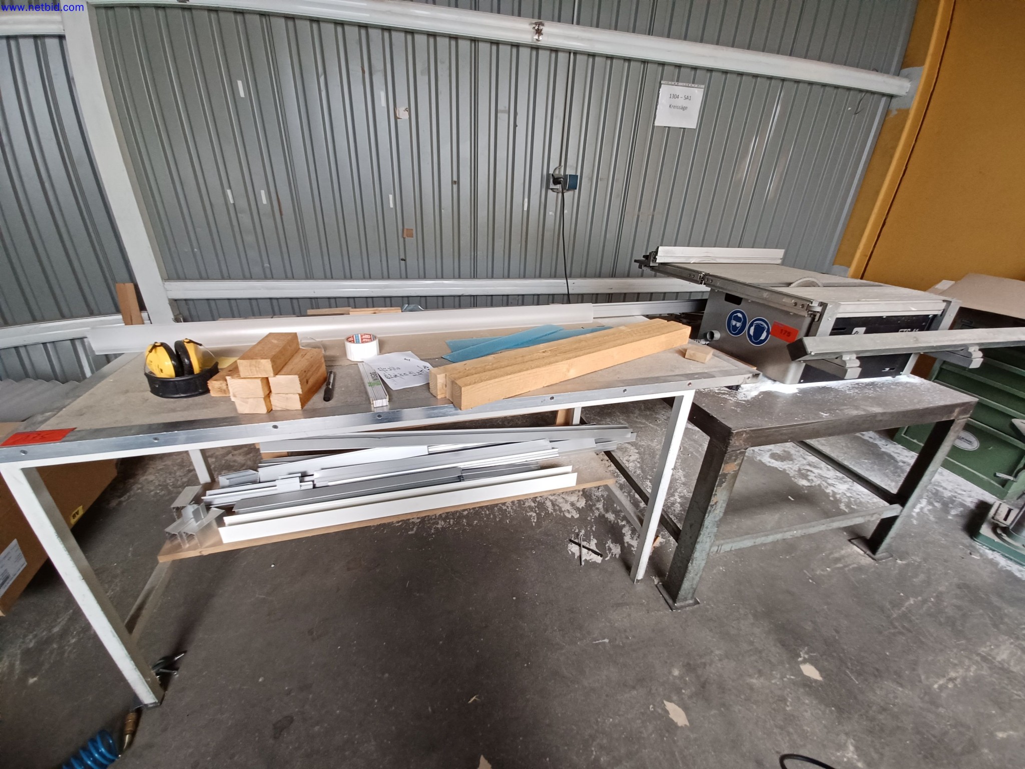 Machines of a lighting manufacturer for metalworking with accessories, continuous painting system, high-bay racking, industrial trucks, vehicles, IT and office equipment-4