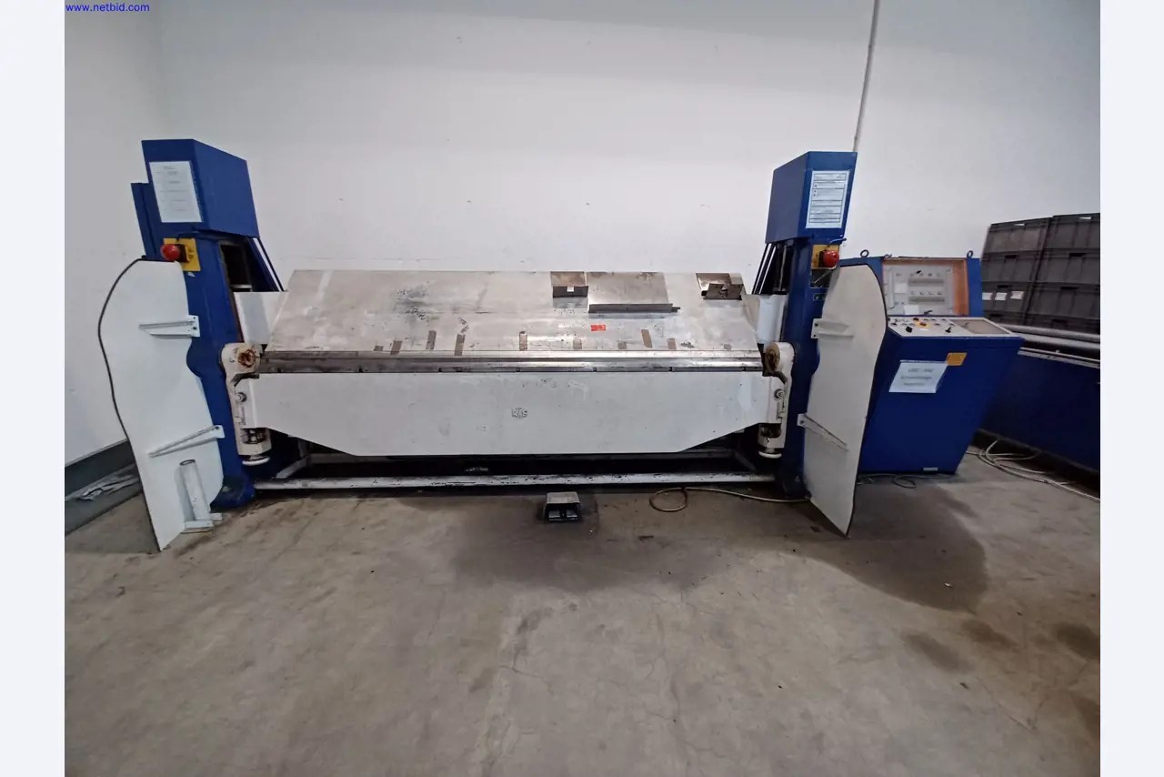 Machines of a lighting manufacturer for metalworking with accessories, continuous painting system, high-bay racking, industrial trucks, vehicles, IT and office equipment-1