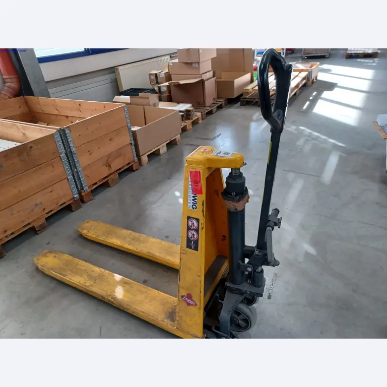 Máquinas de un fabricante de iluminación, incluso para la metalurgia con accesorios, sistema de pintura continua, estanterías altas, carretillas industriales, vehículos, equipos informáticos y de oficina.-1