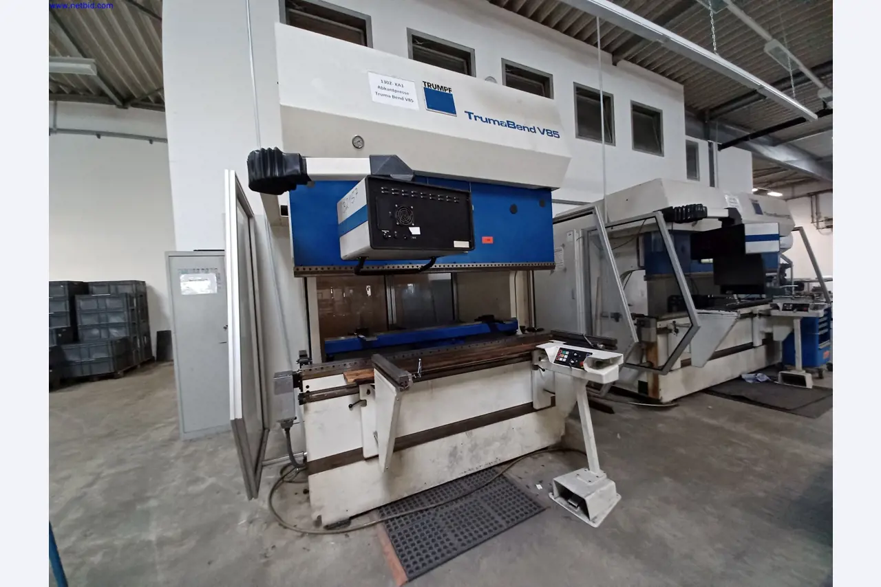 Machines of a lighting manufacturer for metalworking with accessories, continuous painting system, high-bay racking, industrial trucks, vehicles, IT and office equipment-1