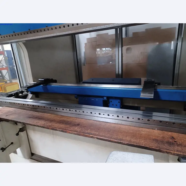 Machines of a lighting manufacturer for metalworking with accessories, continuous painting system, high-bay racking, industrial trucks, vehicles, IT and office equipment-5