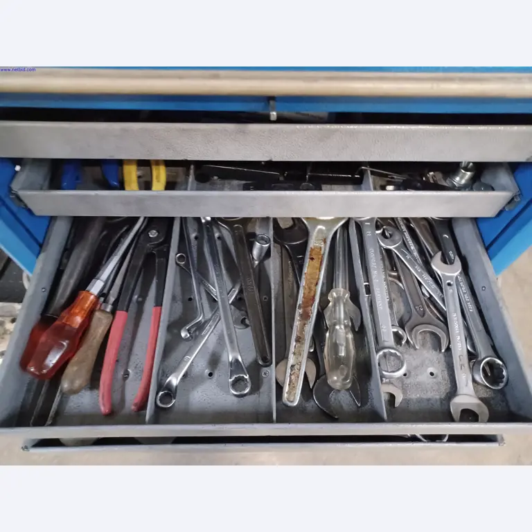 Machines of a lighting manufacturer for metalworking with accessories, continuous painting system, high-bay racking, industrial trucks, vehicles, IT and office equipment-3