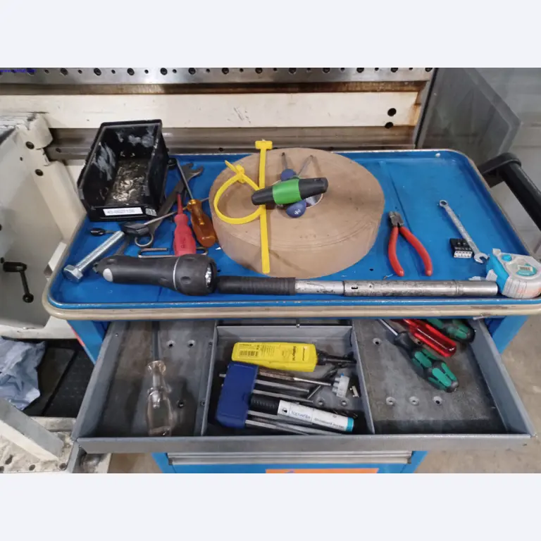 Machines of a lighting manufacturer for metalworking with accessories, continuous painting system, high-bay racking, industrial trucks, vehicles, IT and office equipment-5