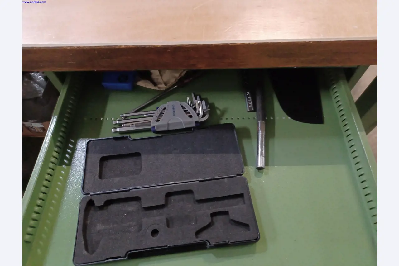 Machines of a lighting manufacturer for metalworking with accessories, continuous painting system, high-bay racking, industrial trucks, vehicles, IT and office equipment-2