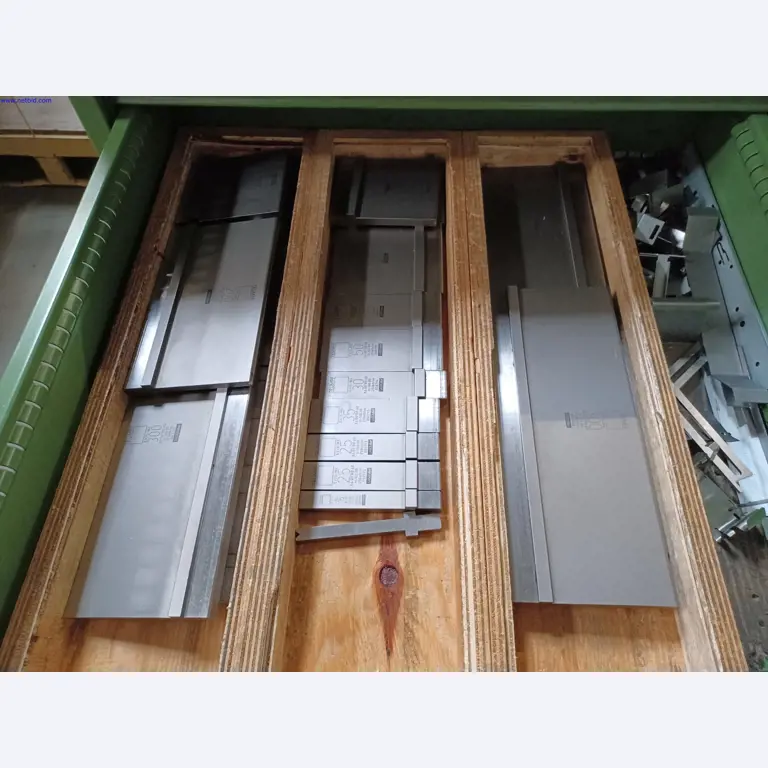 Machines of a lighting manufacturer for metalworking with accessories, continuous painting system, high-bay racking, industrial trucks, vehicles, IT and office equipment-5