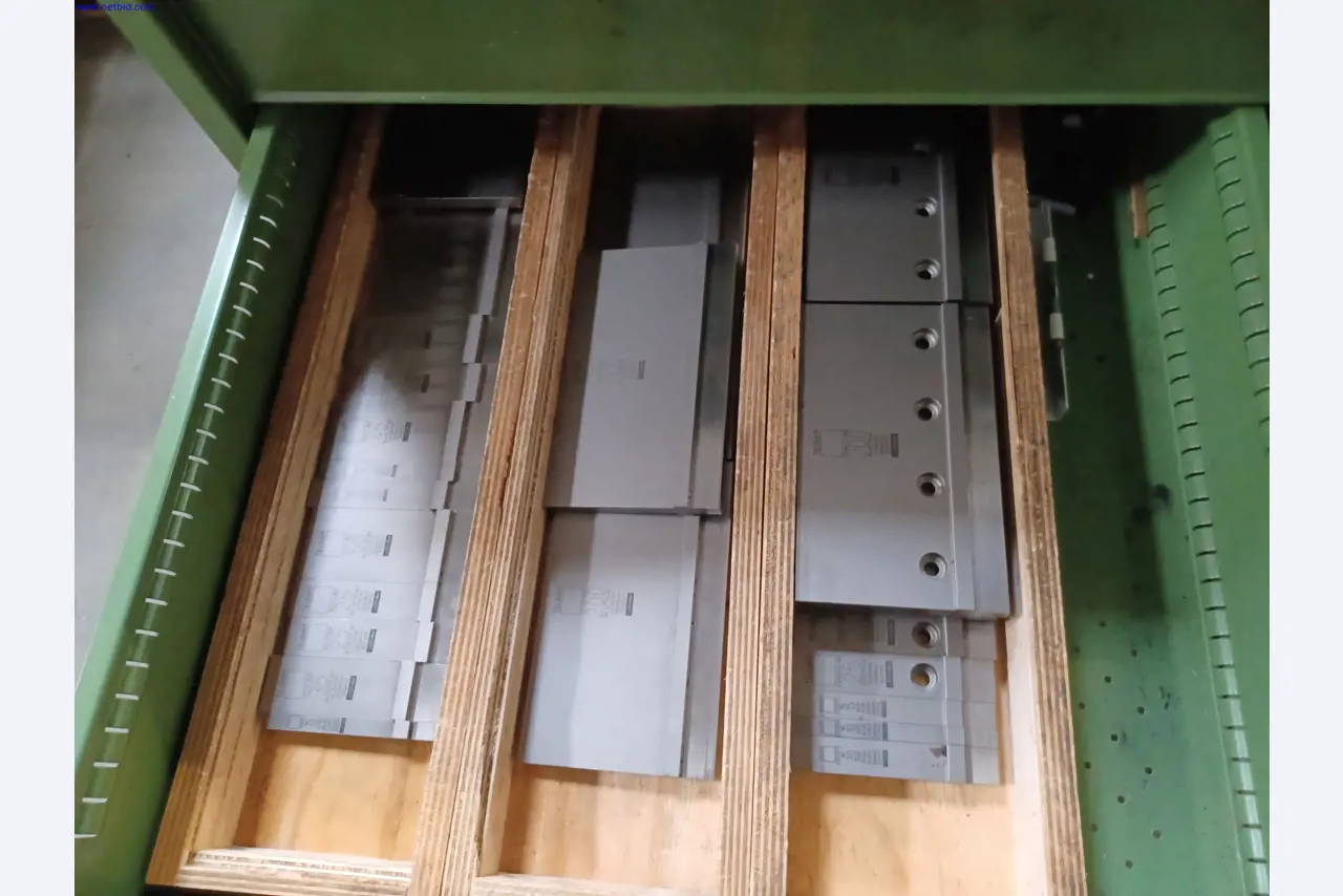 Machines of a lighting manufacturer for metalworking with accessories, continuous painting system, high-bay racking, industrial trucks, vehicles, IT and office equipment-6