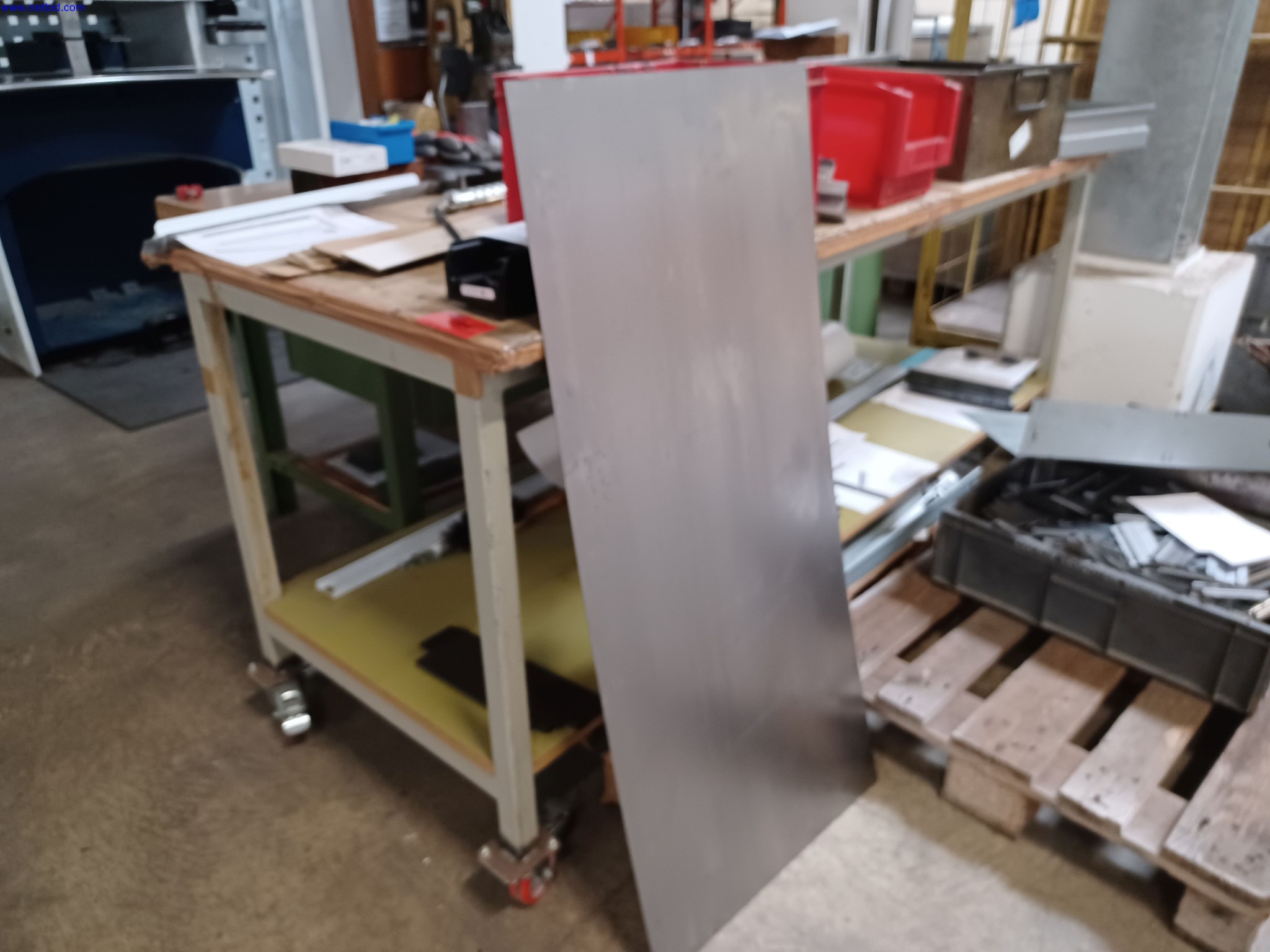 Machines of a lighting manufacturer for metalworking with accessories, continuous painting system, high-bay racking, industrial trucks, vehicles, IT and office equipment-1