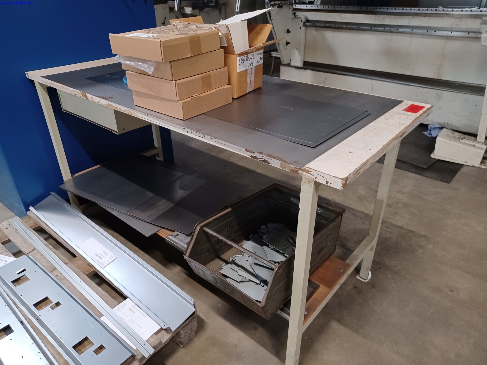 Machines of a lighting manufacturer for metalworking with accessories, continuous painting system, high-bay racking, industrial trucks, vehicles, IT and office equipment-2