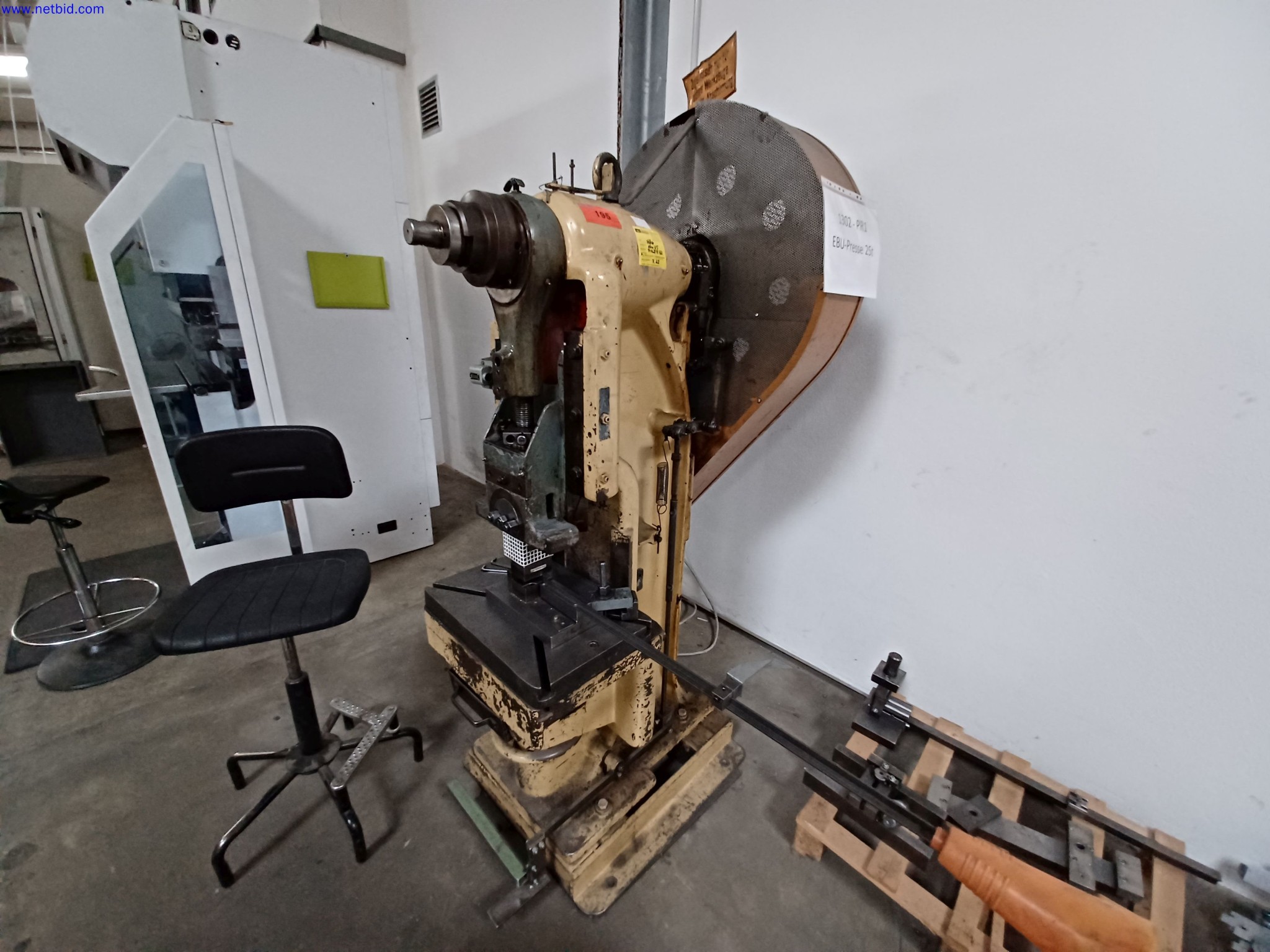 Machines of a lighting manufacturer for metalworking with accessories, continuous painting system, high-bay racking, industrial trucks, vehicles, IT and office equipment-1